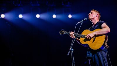 Dermot Kennedy to perform free intimate gig in Dublin next week