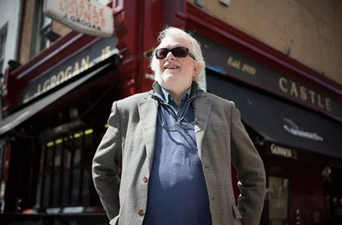 Grogans pub pays tribute to joint owner Tommy Smith who passed away this morning