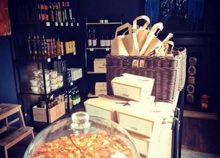 Dublin restaurant encouraging locals to donate to their Direct Provision Christmas drive 