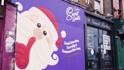 Mural pops up on Baggot Street to encourage us to become a Secret Santa this Christmas
