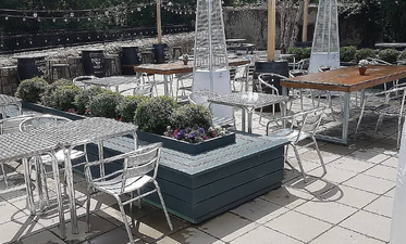 Publicans call on Government to abolish the 15-person outdoor dining limit