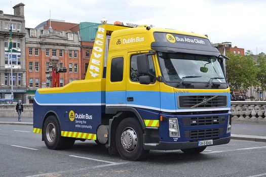Twitter has discovered the Dublin Bus recovery truck and thinks it's insanely cute