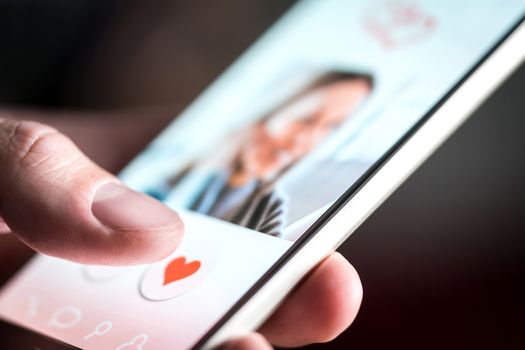 The HSE has partnered with dating apps to promote the rollout of the Covid-19 vaccine