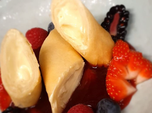 We are amazed by these cheesecake spring rolls!