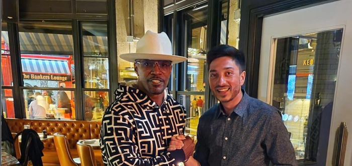 jamie foxx shaking hands with man in denim shirt