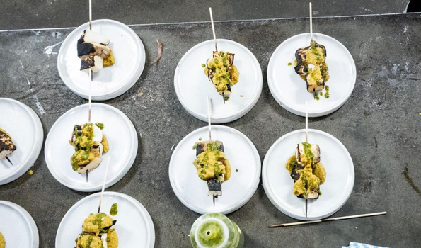 6 plates laid out on a table with food assembled on a stick