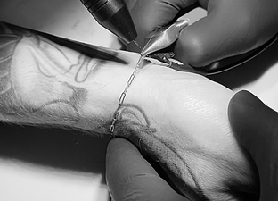 The viral ‘welded forever bracelets’ are now available in Dublin